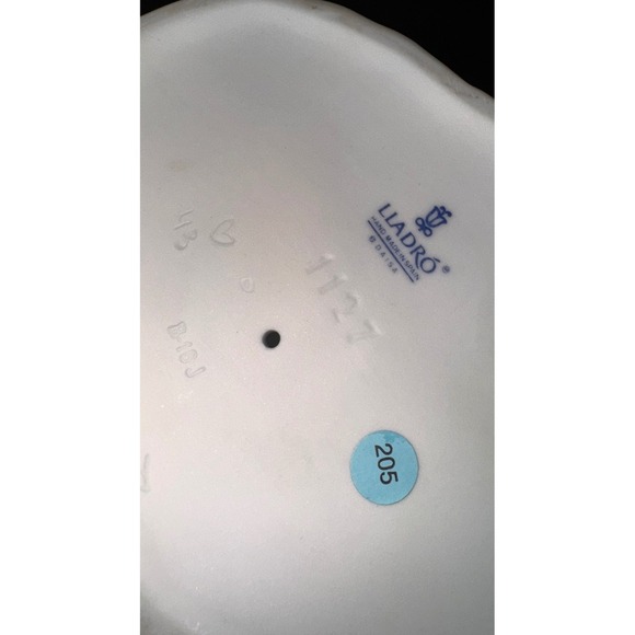 Lladro Figurine Boy and Girl with Gifts Hand Made in Spain Porcelain - Picture 5 of 5